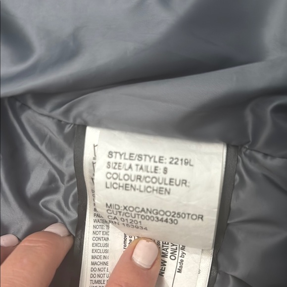 Canada Goose Women’s Lightweight Jacket - Picture 3 of 4